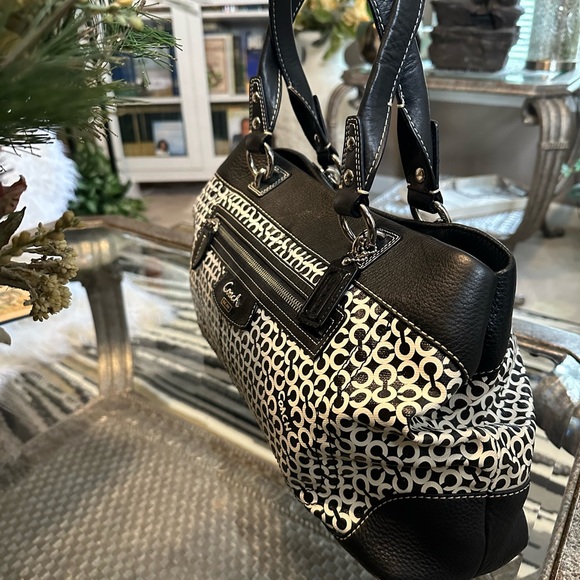 Coach Handbags - Coach Monochrome Patterned Shoulder Bag 🔥